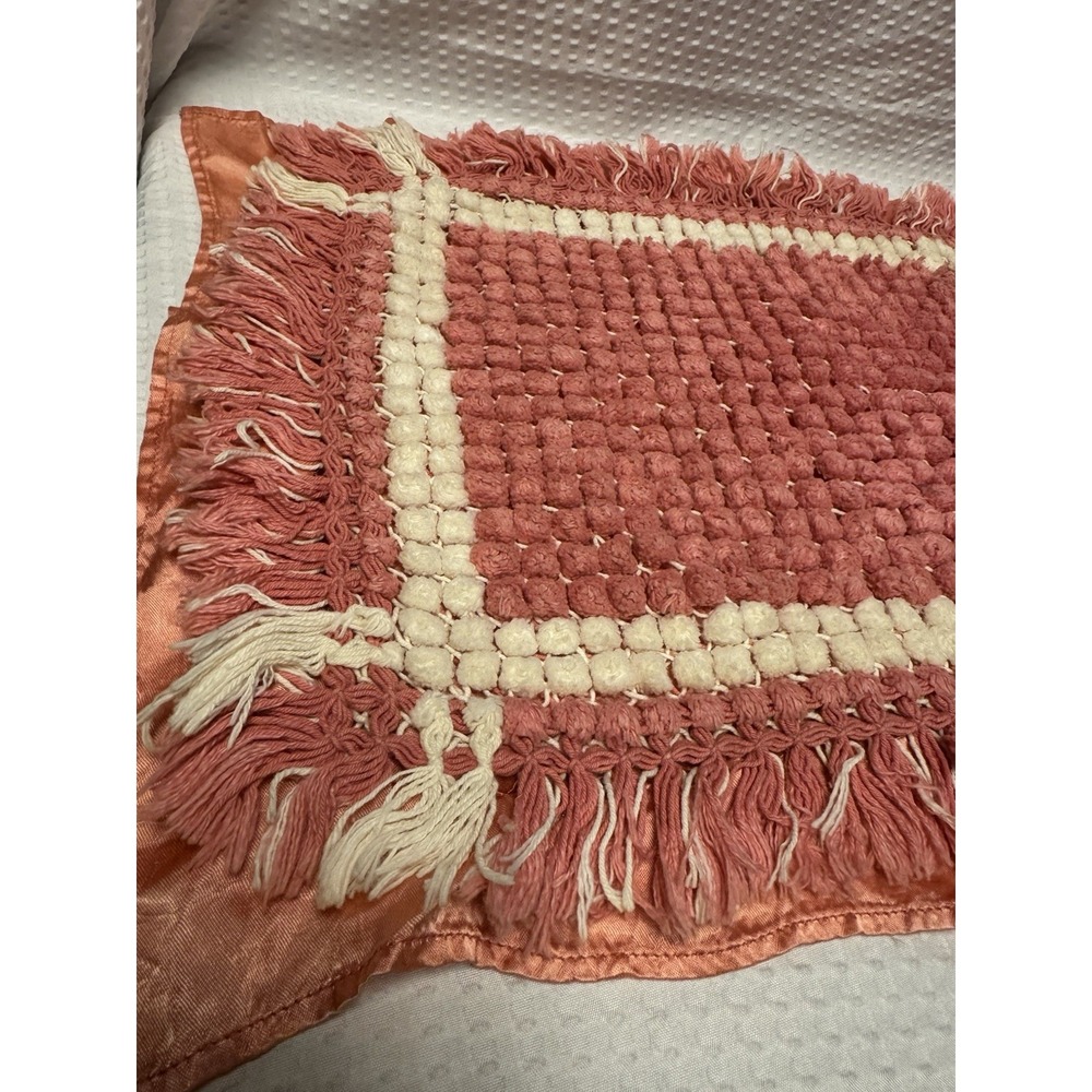 Vintage 1950-70s Pink Cotton Bump Textured Rug or Mat Fringe Satin Back 22x15 In - Picture 5 of 7